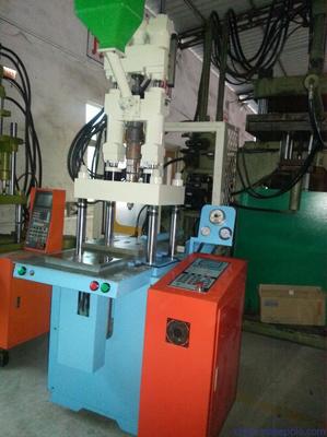 大量雙合金螺桿二手立式注塑機(jī)優(yōu)惠價(jià)出售，適合手機(jī)連接產(chǎn)品制造